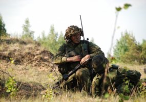 Adažių poligone Baltijos bataliono kariai pratybų metu vykdė puolimo operaciją  - 1