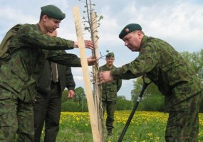 Katedros aikštėje - Lietuvos kariuomenės vado valdžios regalijų grąžinimo vyriausiajam... - 2