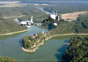 Čekų JAS-39 Gripen naikintuvai saugo mėlyną dangų virš Baltijos - 3