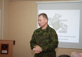 Lietuvos kariuomenės vadas tęsia karinių dalinių lankymą  - 2