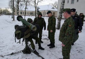 Lietuvos kariuomenės vadas tęsia karinių dalinių lankymą  - 4