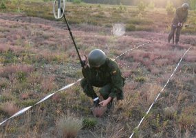 2009-ieji kariuomenės išminuotojų metai: sunaikinti 4749 sprogmenys, išvalyta daugiau nei 18 ha... - 2