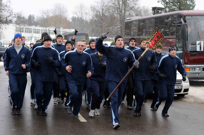 Gausiausiai bėgime „Gyvybės ir mirties keliu“ dalyvavo jaunieji šauliai, kariūnai ir...