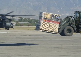 Lietuvos karys dalyvavo NATO perduodant Haičiui užsienio šalių pagalbą  - 4