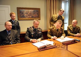 Lietuvos kariuomenė bendradarbiaus su Vadovybės apsaugos departamentu - 1