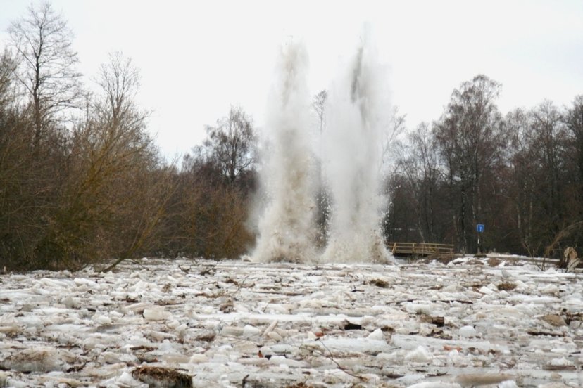 Sanžilės upėje kariai sprogdino ledų sangrūdą