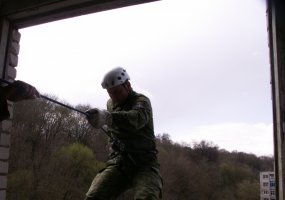 Algirdo bataliono Žvalgų būrys mokėsi nusileidimo ir kopimo su virve technikos - 2