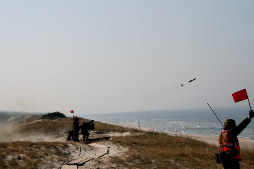 Lietuvos kariuomenės vadas Juodkrantėje stebėjo kovinio šaudymo iš oro gynybos sistemos  RBS-70...