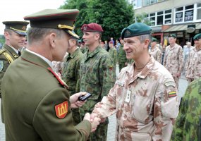 Alytuje iškilmingai sutikti misiją Afganistane baigę Lietuvos kariai - 4