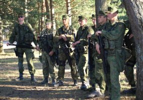 Ruošdamiesi misijai Afganistane PAG-12 kariai Pabradės poligone tobulina šaudymo įgūdžius  - 1