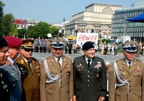 Sausumos pajėgų vadas gen. mjr. J. V. Žukas lankėsi Lenkijoje - 1