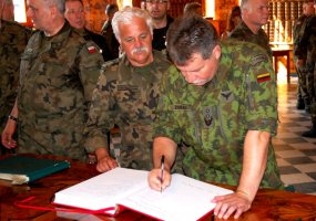 Sausumos pajėgų vadas gen. mjr. J. V. Žukas lankėsi Lenkijoje - 2
