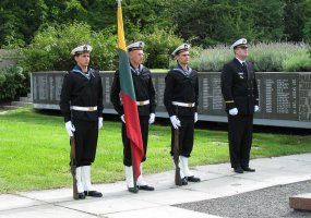 Tarptautinių pratybų „Atvira Dvasia 2010“ dalyviai Vokietijos ir Rusijos karių kapinėse pagerbė... - 4