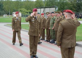 Pasikeitė Krašto apsaugos savanorių pajėgų Didžiosios Kovos apygardos 8-osios rinktinės vadai  - 1
