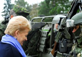 Tarptautines specialiųjų operacijų pajėgų pratybas „Šakalo akmuo“ stebėjo šalies prezidentė ir... - 1
