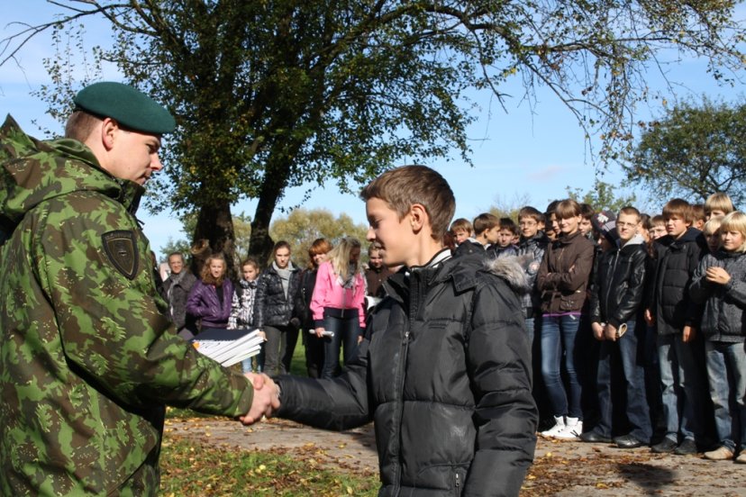 Karaliaus Mindaugo batalione surengta moksleivių ekskursija