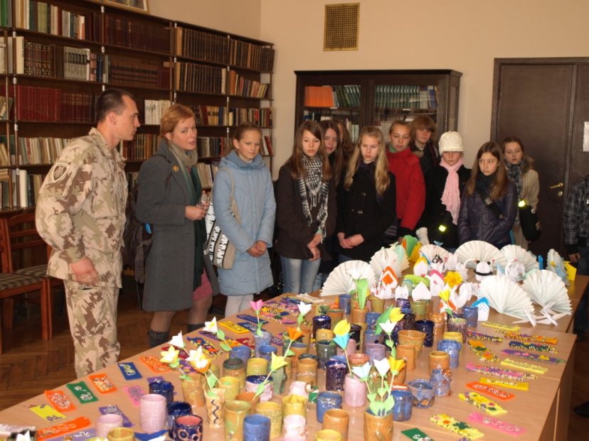 Į Afganistaną keliaus Alytaus jaunimo centro rankdarbių paroda 