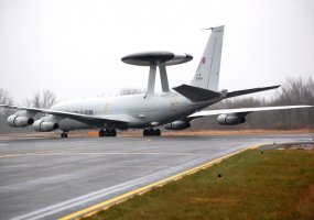 Šiauliuose nusileido NATO skraidantis radaras - 1