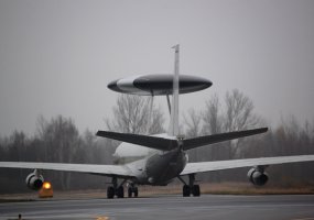 Šiauliuose nusileido NATO skraidantis radaras - 2