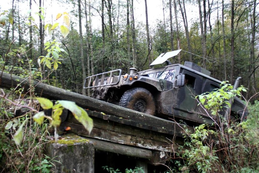 Puskarininkių mokyklos Kazlų Rūdos poligone – pirmą kartą organizuotas HMMWV vairuotojo kursas...