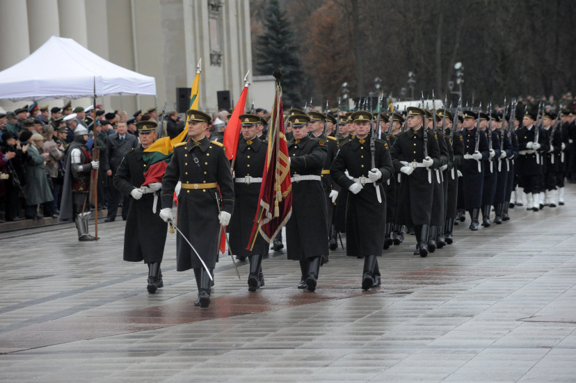 Lietuvos kariuomenės dienos proga Katedros aikštėje vyko iškilminga karių rikiuotė 