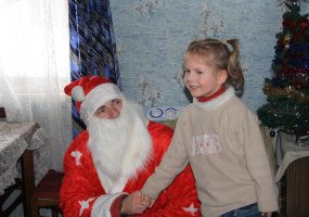 Mindaugo bataliono kariai dalijo dovanėles daugiavaikių šeimų vaikams - 3