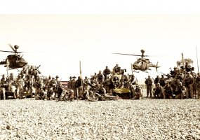 NATO pajėgų Afganistane vadas generolas D. Petraeusas dėkoja Lietuvos specialiųjų operacijų... - 1