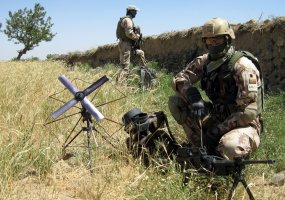 NATO pajėgų Afganistane vadas generolas D. Petraeusas dėkoja Lietuvos specialiųjų operacijų... - 2