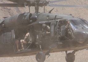 NATO pajėgų Afganistane vadas generolas D. Petraeusas dėkoja Lietuvos specialiųjų operacijų... - 6