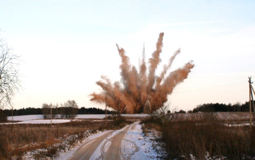 Kariuomenės išminuotojai Radviliškio r. neutralizavo 500 kg aviacinę bombą 