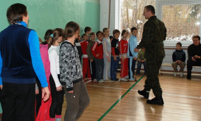 Sausumos pajėgų vadovybės kariai dalyvavo kalėdiniame projekte Vilniaus Šaltinio pagrindinėje...