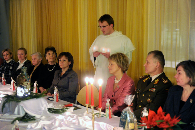 Birutiečių Advento vakaras žvakių šviesoje