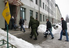 Pusšimtis kariuomenės naujokų pradėjo būtinuosius karinius mokymus - 2