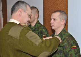  Jungtiniame štabe apdovanoti iš tarptautinių misijų grįžę Lietuvos kariai  - 1