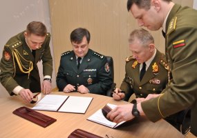 Lietuvos kariuomenė ir Vidaus reikalų ministerijos padaliniai pasirašė bendradarbiavimo priemonių... - 6