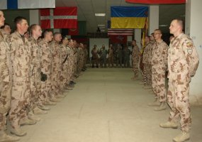Goro provincijoje Lietuvos kariai paminėjo 15-ąsias Algirdo bataliono kovinės vėliavos įteikimo... - 2