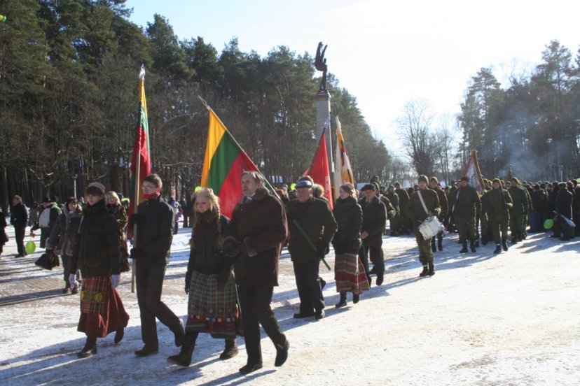 Sausumos pajėgų kariai dalyvavo įvairiuose Lietuvos valstybės atkūrimo dienos minėjimo...