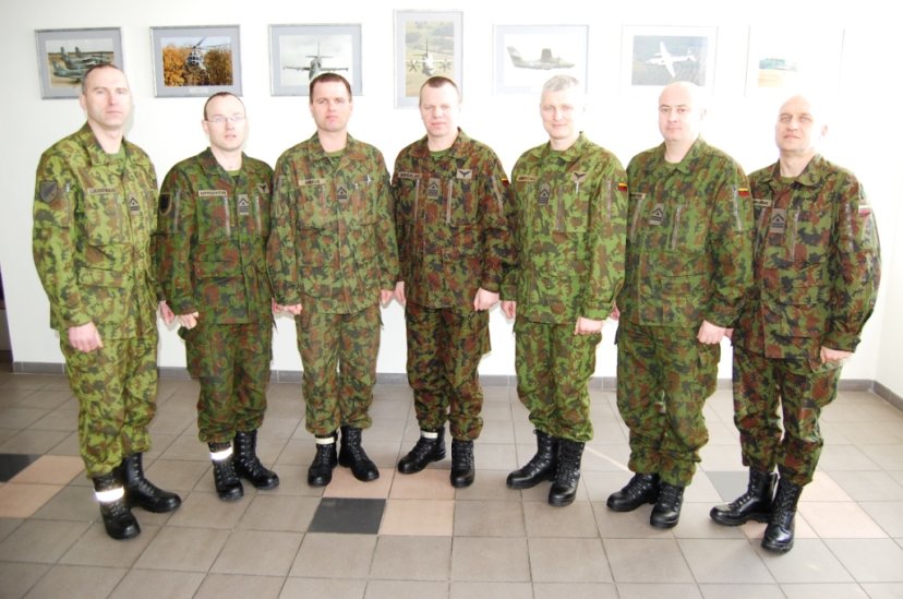 Aviacijos bazėje lankėsi kariuomenės vyriausiasis puskarininkis 