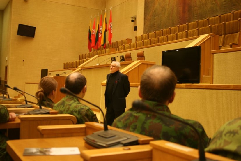 Gedimino štabo bataliono kariai Kovo 11-osios proga lankėsi Lietuvos Respublikos Seime ir...