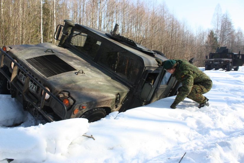 Kazlų Rudos poligone vyko HMMWV vairuotojo kursas misijai Afganistane besiruošiantiems Ukrainos...