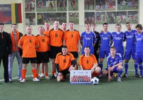 Futbolo aikštelėje į misiją Afganistane išvykstantys kariai susitiko su „Ekrano“ futbolininkais - 1