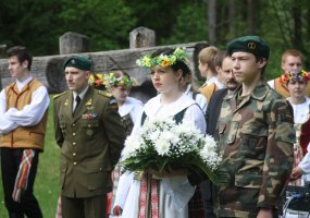 Savaitgalį Dainų slėnyje Anykščiuose skambėjo nuotaikingai nusiteikusių žmonių balsai ir karių... - 1