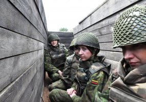 Kariai savanoriai po darbų dalyvavo kovinio rengimo pratybose - 3