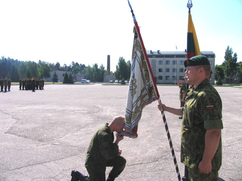 Mokomajame pulke prisiekė būtinųjų karinių mokymų XI laidos kariai