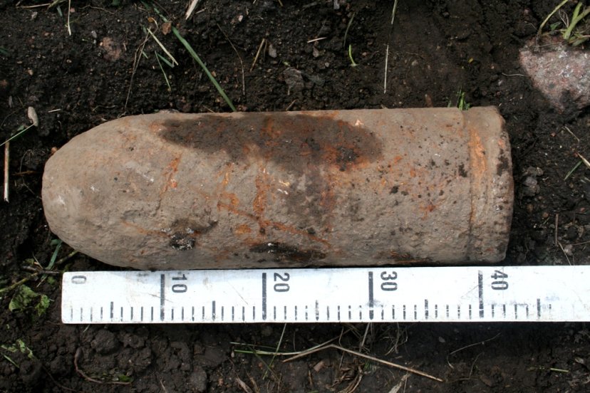 Kariuomenės išminuotojai Šelvenų kaime neutralizavo 150 mm artilerijos sviedinį