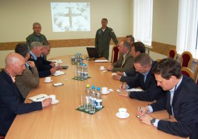 Aviacijos bazėje lankėsi JAV karininkų grupė - 1
