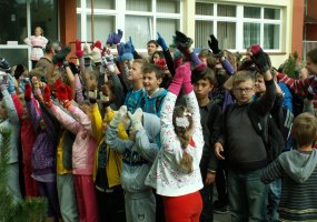 Afganistano vaikams - Šiaulių Gegužių progimnazijos mokinių numegztos pirštinės  - 1