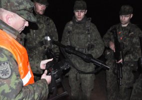Savaitgalį Pabradės poligone vyko jungtinis karių savanorių ir žurnalistų žygis  - 4