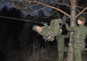 Savaitgalį Pabradės poligone vyko jungtinis karių savanorių ir žurnalistų žygis  - 6