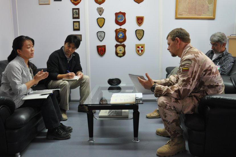 Provincijos atkūrimo grupės stovykloje lankėsi NATO vyriausiojo civilio atstovavimo biuro pareigūnė